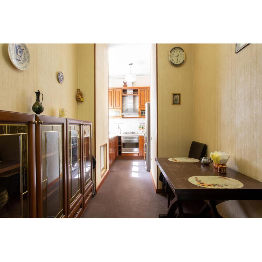 Cozy Apartment On Nezalezhnosti Avenue Харків Екстер'єр фото